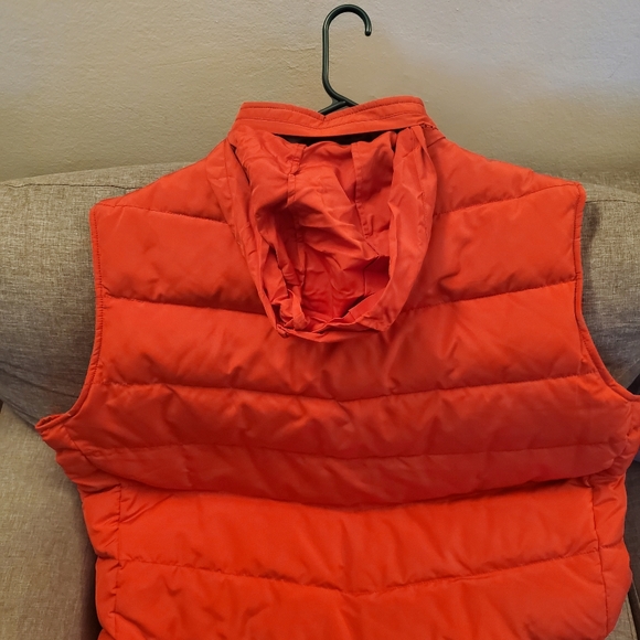 NORDSTROM Red Puffer vest - Picture 3 of 4
